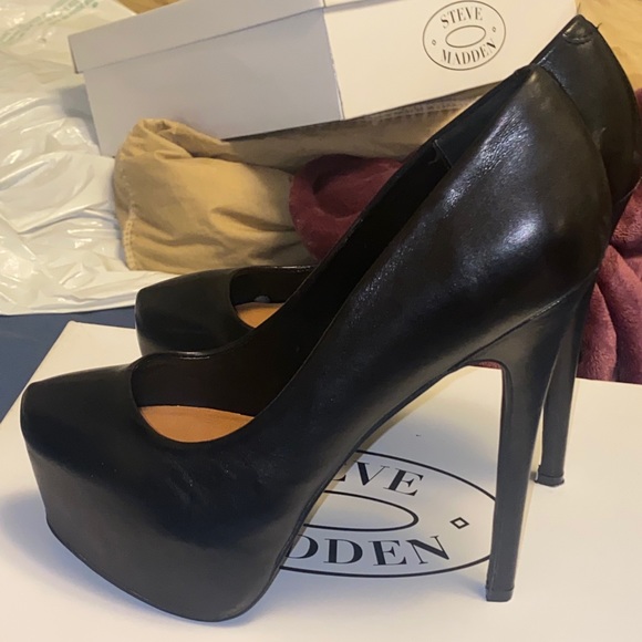 Steve Madden Black Pumps - Picture 4 of 4